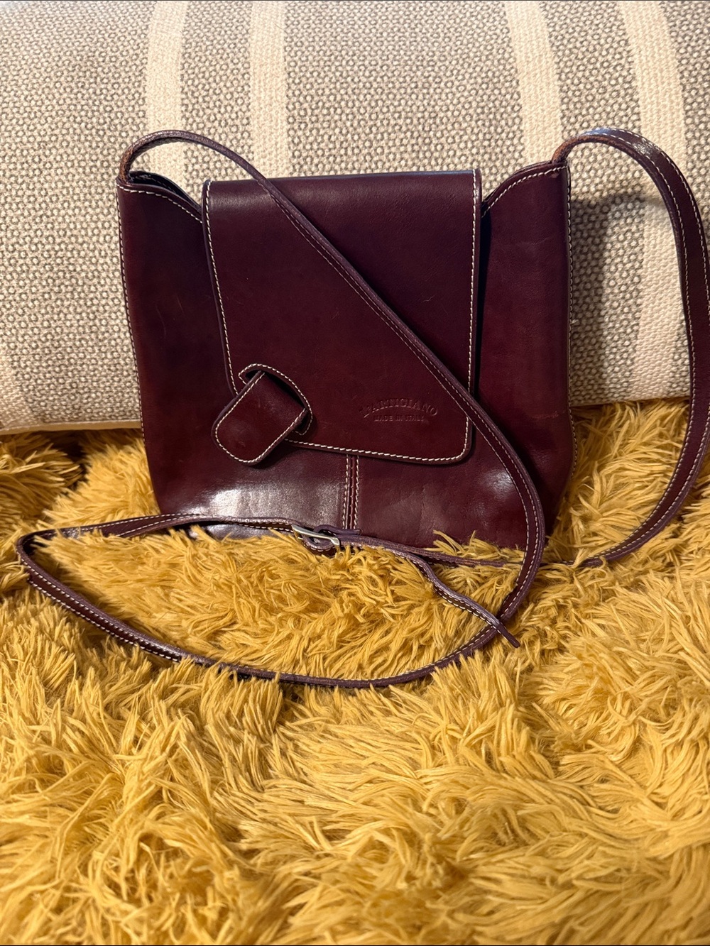 Vintage-Inspired Burgundy Leather Crossbody Bag